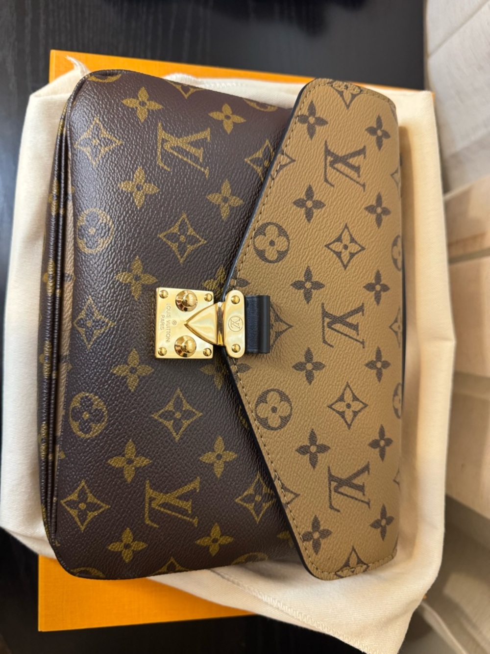 Louis Vuitton Pochette Metis in reverse monogram Crossbody bag - Picture 14 of 15